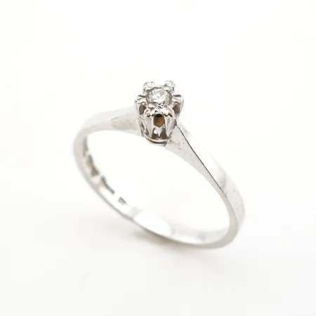 Ring vitguld med diamant 0,05ct enl gravyr 18k stl: 17,5 Vikt: 2,5 g