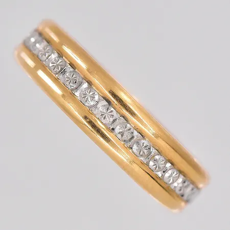 Ring stl:16¼ bredd 4,5mm vit/gulguld 18K Vikt: 4,3 g
