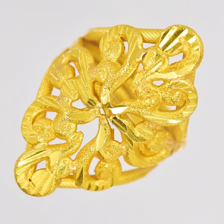 Ring thaiguld ½ baht stl:18¼ bredd ovandel 31,3mm 23K Vikt: 7,6 g