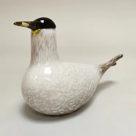 Glasfågel Iittala, design: Oiva Toikka, årsfågel 2000 Lapintiira, 13,5 x 24cm, inga tillbehör. Vikt: 0 g Skickas med postpaket.