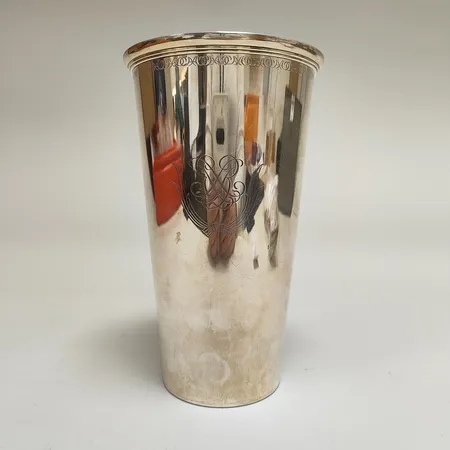 Vas Helge Lindgren för GAB, höjd: ca.18,5cm, personlig gravyr på botten, silver 830/1000 Vikt: 429,5 g
