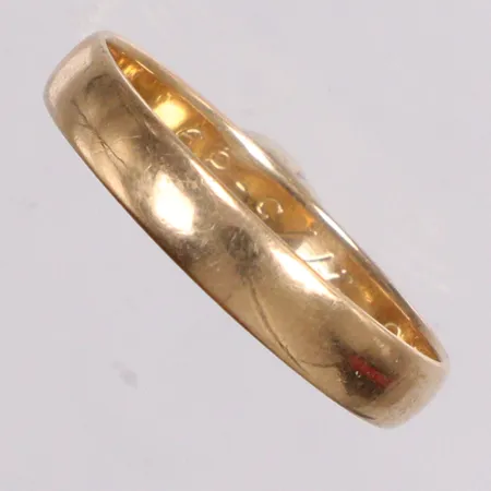 Ring slät gravyr stl:19½ 18K Vikt: 2,8 g