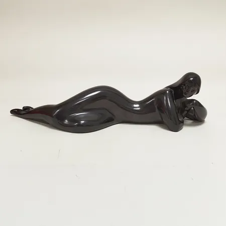 Figurin Lladró "Memory", längd: ca.35cm, ref.nr: 01008278, snr: 10C0K, glaserat porslin Vikt: 0 g Skickas med postpaket.
