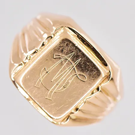 Klackring stl:19 bredd ovandel 15,5mm monogram hack skena 18K Vikt: 7,6 g