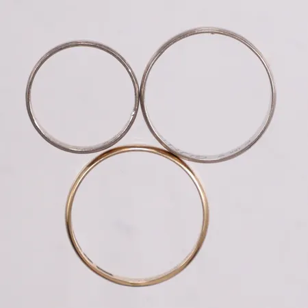 3 ringar släta gravyrer 18K Vikt: 9,9 g