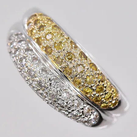 Ring tvåfärgade diamanter ca 0,68ctv enligt gravyr stl:16¾ bredd ovandel 8,8mm gul/vitguld 18K Vikt: 5,5 g