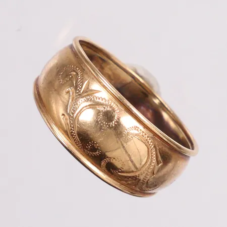Ring stl:17½ bredd 8,7mm 18K Vikt: 2,3 g