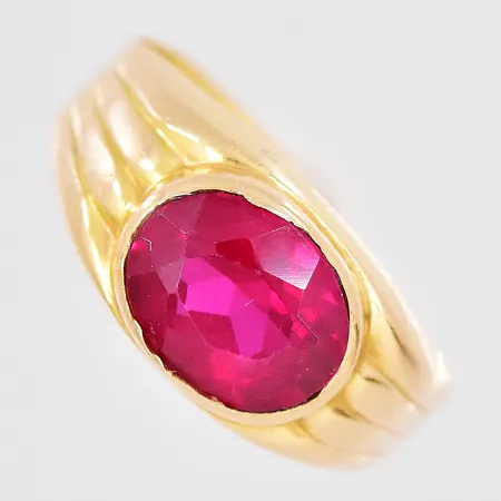 Ring stl:18 röd sten nagg 18K Vikt: 2,4 g