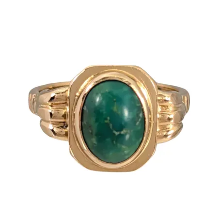 Ring, 18K guld, grön sten med slitage, Ø15,0 mm, bredd 2-11 mm Vikt: 2,9 g