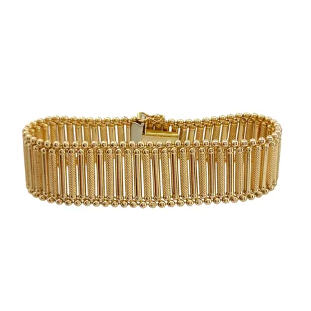 Armband, 18K guld, delvis mönstrad modell med klotdekor, UnoAerre, längd knäppt 17,5 cm, bredd 19,5 mm, fint skick Vikt: 34,5 g
