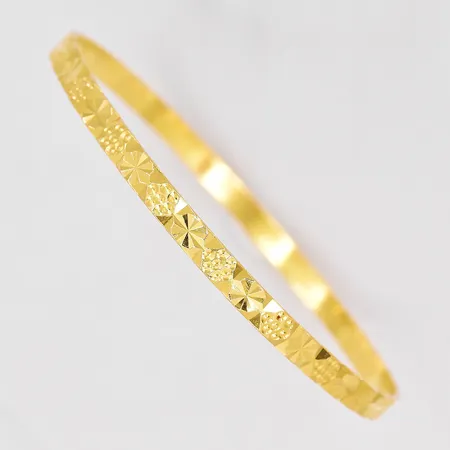 Armring mönstrad Ø70mm, bredd 4,3mm, något ojämn form, 21k Vikt: 13,1 g