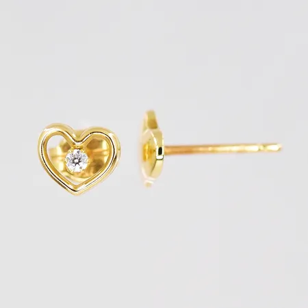 Ett par udda örhängen, ett bakstycke saknas, 18K Vikt: 0,3 g