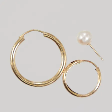 Tre udda örhängen, 18K Vikt: 1,5 g