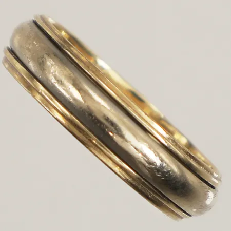 Ring tvåfärgad, stl 19¼, bredd 5,4mm, del av skena rörlig, 14K  Vikt: 3,7 g