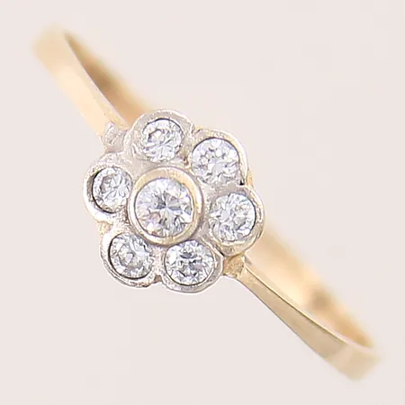 Ring med vita stenar, stl: 19, bredd: 1,6mm, 14K  Vikt: 1,3 g