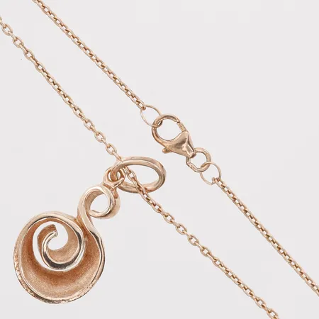 Collier, längd 46cm, bredd 1mm, hänget ca 30x12mm, roséfärgad, 925/1000 silver. Vikt: 6,2 g