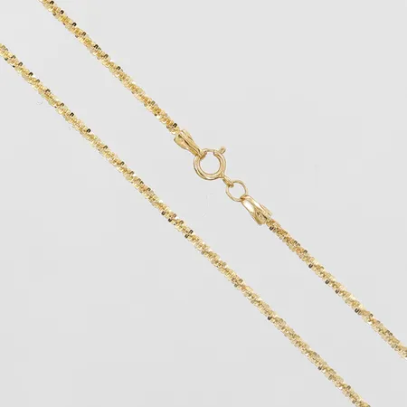 Kedja, vriden länk, längd ca 45cm, bredd 1,5mm, 18K guld. Vikt: 3 g