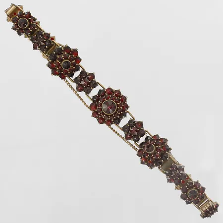 Armband med granater, längd 18cm, bredd 12mm, förgylld metall, slitage. 
