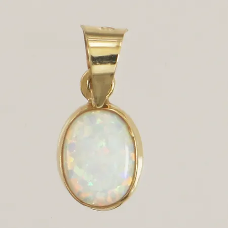 Hänge med opal, längd 15mm inkl ögla, bredd 7mm, 14K  Vikt: 0,6 g