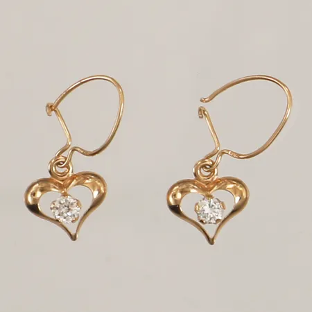 Ett par örhängen hjärtan med stenar, längd 20mm, bredd 9mm, skeva krokar, 18K   Vikt: 0,6 g