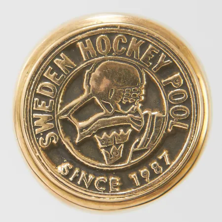 Klackring Sweden Hockey Pool 1987, stl15¾, bredd 10-22mm, gravyr, 18K Vikt: 22,4 g
