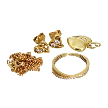 Diverse smycken, 18K guld, små ojämnheter, defekter Vikt: 7,4 g