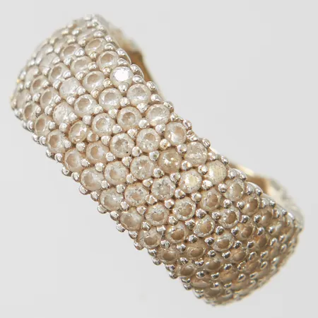 Ring med vita stenar, stl16, bredd 4-8mm, vitguld, behov av omrodering, 18K Vikt: 5,1 g