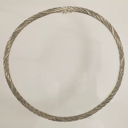 Collier, längd 42cm, bredd 7mm, 835/1000 silver Vikt: 32,5 g