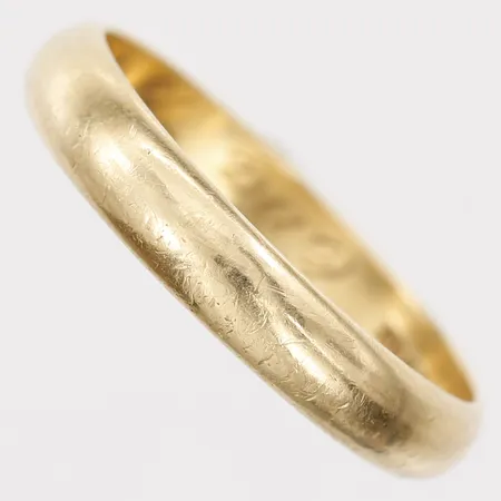 Ring slät, stl: 18¾, bredd: 4mm, gravyr, italienska stämplar, 18K guld Vikt: 4 g