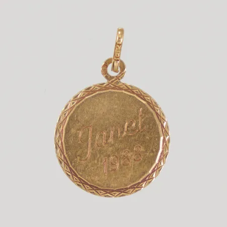 Hänge namnplatta längd inklusive ögla 20,5mm, Ø14mm, gravyr, 18K,  Vikt: 1 g