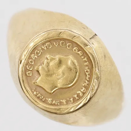 Klackring med myntliknande föremål, stl: 17¾, 18K guld Vikt: 2,3 g