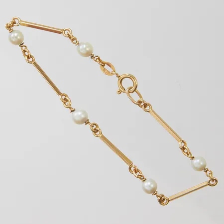 Armband med odlade pärlor, längd ca 16,2cm, bredd 1-4,5mm, bruksslitage, slitage på pärlor, 18K, bruttovikt: 3,8g.