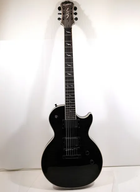 Elgitarr Epiphone Les Paul Custom Prophecy. Serienr 0806201827, hårt fodral inkluderas Vikt: 0 g Skickas med Bussgods eller PostNord