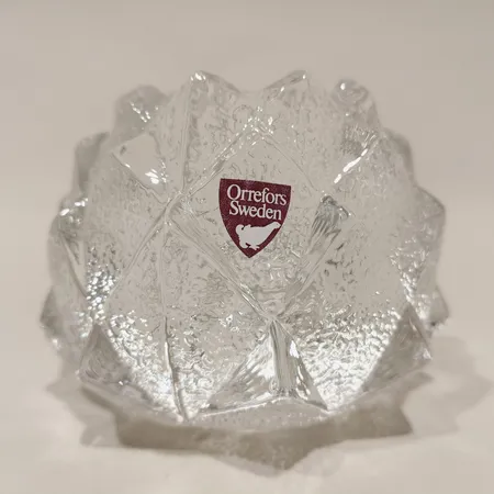 Ljuslykta Kotten, Orrefors, Berit Johansson, ca 7cm, Ø ca 10cm, etikettmärkt, kristall, bruksskick Skickas med postpaket.