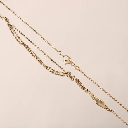 Collier med integrerade hängen, längd 69cm, bredd 1,8-5,4mm, 14K Vikt: 16,5 g