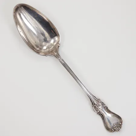 Serveringssked 22,5cm, modell Olga, gravyr, silver,  Vikt: 67,6 g