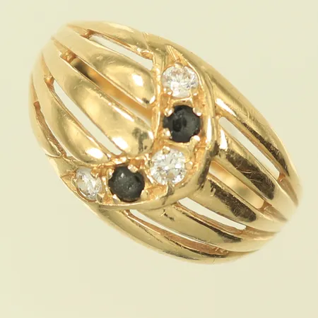 Ring med vita och svarta stenar stl 19¼, bredd 3-13mm, stenar repiga, 14K, 4,7g Vikt: 4,7 g