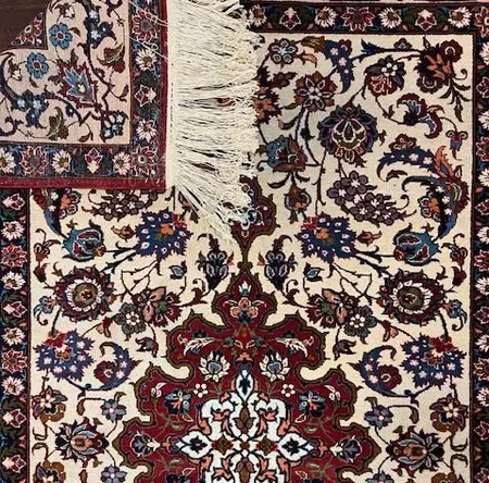 Matta Isfahan, med medaljong, ca 246x159cm Skickas med postpaket.