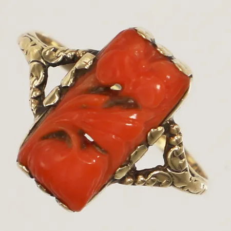 Ring med korall, stl 17¾, bredd 1,4-14mm, 14K Vikt: 1,8 g