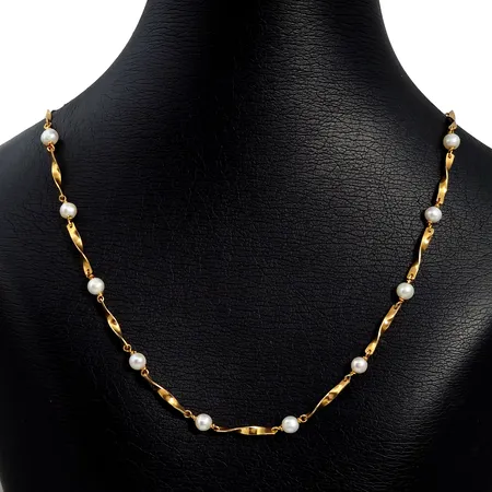 Collier, 18K guld, odlade pärlor, blåvitrosa ton, god lyster, total längd 62,5 cm, pärlor Ø 4,5 mm, stavar bredd 2 mm, fint skick, bruttovikt 12,8g Vikt: 12,8 g