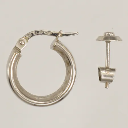 Två udda örhängen, 18K Vikt: 1,3 g