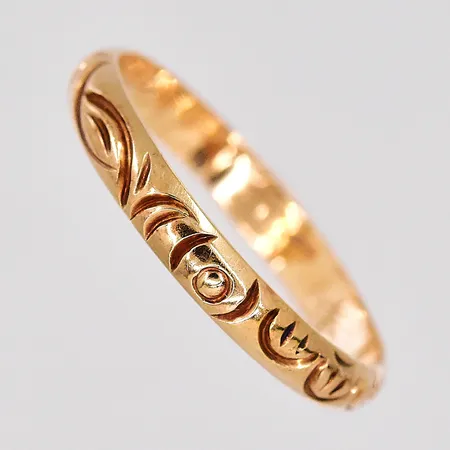 Ring mönstrad stl 17, bredd 2,7mm, gravyr, 14K Vikt: 1,4 g