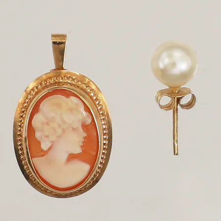 Hänge/Brosch med camé, defekt, ett udda örhänge med pärla, 18K Vikt: 1,7 g Skickas med postpaket.