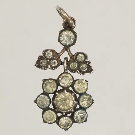 Hänge med vita stenar, längd 30mm, bredd 15mm, 830/1000 silver Vikt: 3,8 g