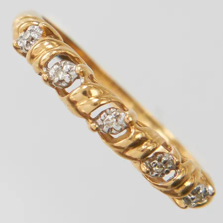Ring med diamanter 5 x ca 0,005ct, stl17, bredd 1,5-3,5mm, 18K Vikt: 1,4 g