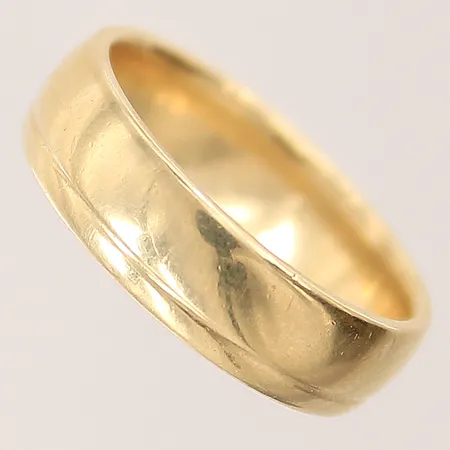 Ring med dekor, stl 18½, bredd 5,9mm, gravyr, 18K Vikt: 7,8 g