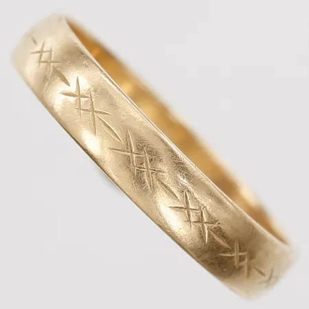 Ring, stl: 18¼, bredd: 4mm, Bror Schalin Guld AB, Östersund 1990, gravyr, 18K guld Vikt: 3,3 g