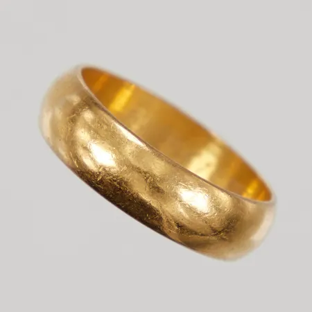 Slät ring stl 19¾, bredd 6,2mm, gravyr, 23K, Vikt: 9 g
