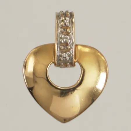 Hänge hjärta med diamanter 3x ca 0,005ct, längd 16mm, bredd 12mm, GHA, 18K  Vikt: 1,6 g