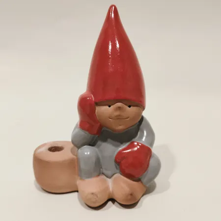 Figurin/ ljushållare Tomte, etikettmärkt design Lisa Larsson, höjd ca 15cm, keramik, Rörstrand, stearinrester, filt under 
